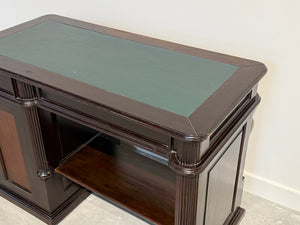 Vintage bureau, klassiek Engels bureau, mahoniehout, groen leer, 691