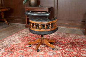 Vintage Stoel 241, zwart leer, mahoniehout, Chesterfield