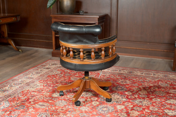 Vintage Stoel 241, zwart leer, mahoniehout, Chesterfield