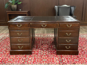 Vintage bureau, klassiek Engels bureau, eikenhout, zwart leer, 612