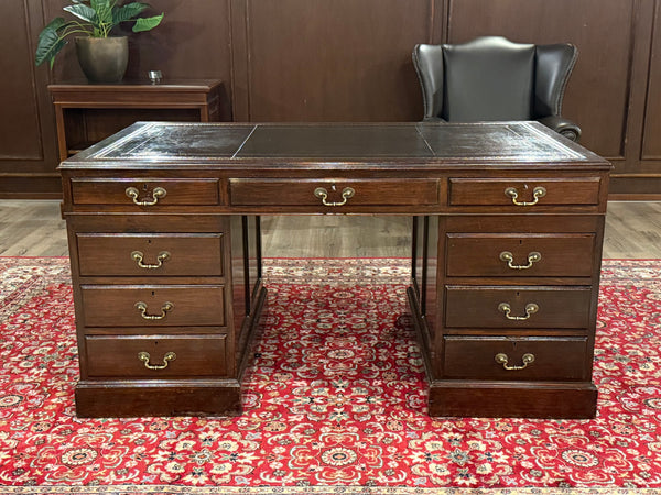 Vintage bureau, klassiek Engels bureau, eikenhout, zwart leer, 612