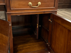 Vintage bureau, klassiek Engels bureau, mahoniehout, groen leer, 635