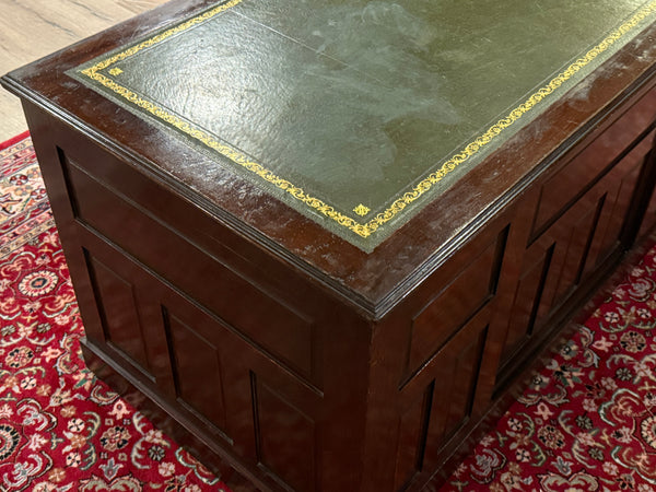 Vintage bureau, antiek Engels bureau, eikenhout, groen leer, 663