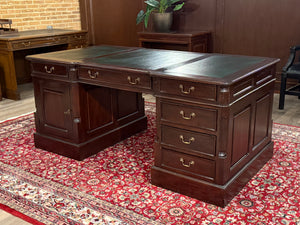 Vintage bureau, klassiek Engels bureau, mahoniehout, groen leer, 573