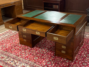 Vintage bureau, klassiek Engels bureau, mahoniehout, groen leer, 676