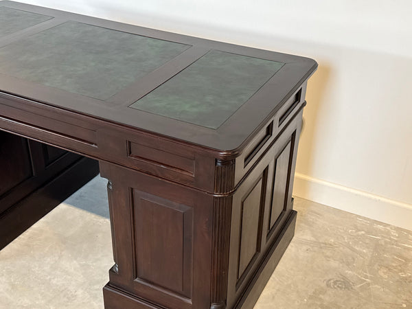 Vintage bureau, klassiek Engels bureau, mahoniehout, groen leer, 694