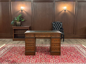 Vintage bureau, klassiek Engels bureau, mahoniehout, groen leer, 583