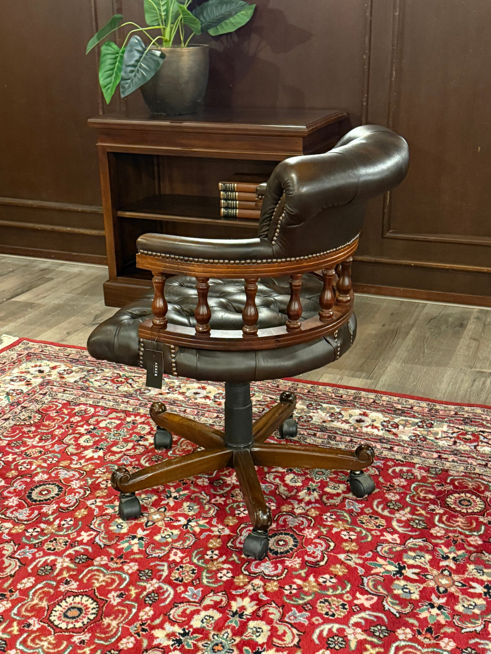 Vitrage stoel, Chesterfield, mahoniehout, bruin leer, 105