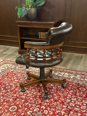 Vitrage-Sessel, Chesterfield, Mahagoni, braunes Leder, 105