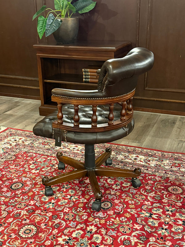 Vitrage-Sessel, Chesterfield, Mahagoni, braunes Leder, 105