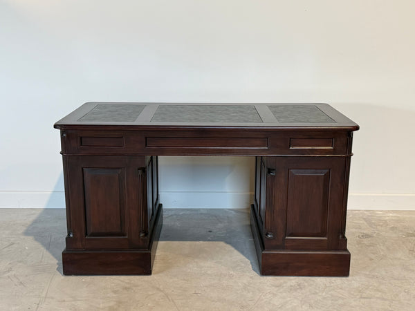Vintage bureau, klassiek Engels bureau, mahoniehout, groen leer, 694