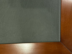 Vintage bureau, klassiek Engels bureau, mahoniehout, groen leer, 635