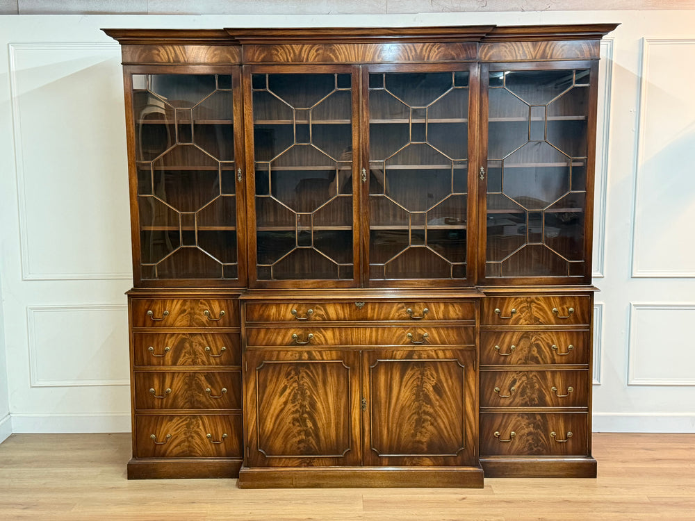 Vintage-Bücherregal, klassisches englisches Sideboard, facettiertes Glas, Nussbaum