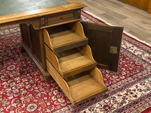 Vintage-Schreibtisch, antiker englischer Schreibtisch, Eichenholz, grünes Leder, 678