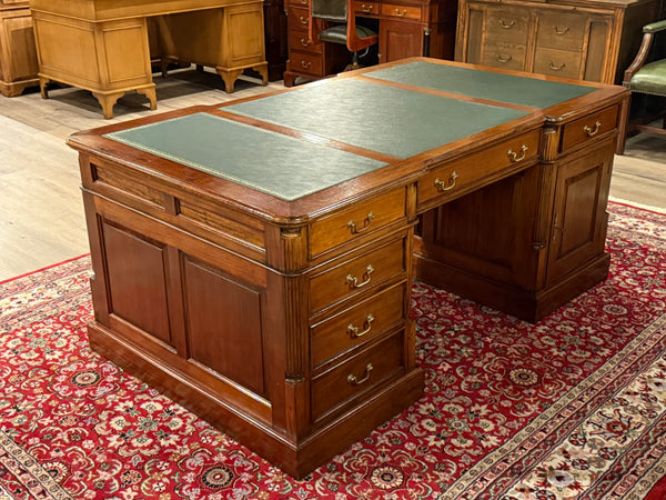 Vintage bureau, klassiek Engels bureau, partnerdesk, mahoniehout, groen leer, 572