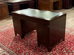 Vintage-Schreibtisch, klassischer englischer Schreibtisch, Mahagoni, grünes Leder, 576