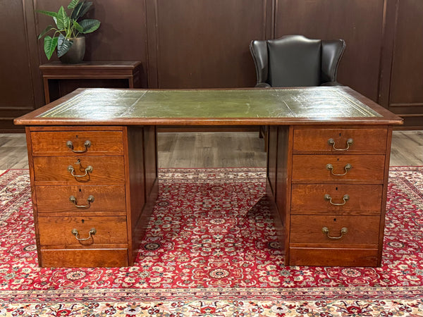 Vintage bureau, klassiek Engels bureau, partnerdesk, eikenhout, groen leer, 670