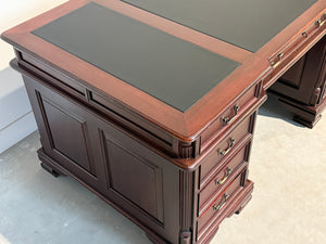 Vintage bureau, klassiek Engels bureau, mahoniehout, zwart leer, 688