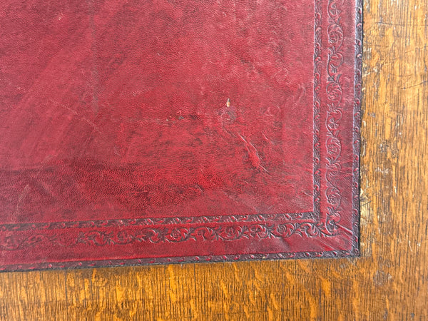 Antiek bureau, klassiek Engels bureau, eikenhout, rood leer, 695
