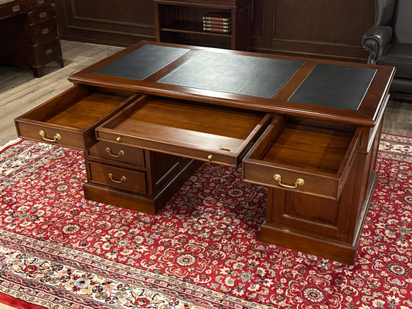 Vintage bureau, klassiek Engels bureau, mahoniehout, zwart leer, 629