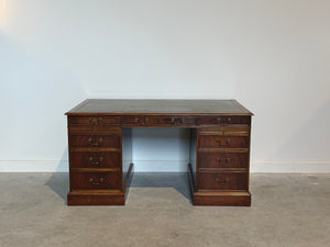 Vintage bureau, klassiek Engels bureau, notenhout, groen leer, 700