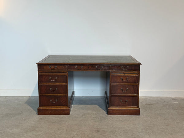 Vintage bureau, klassiek Engels bureau, notenhout, groen leer, 700