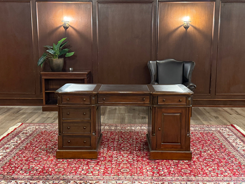 Vintage bureau, klassiek Engels bureau, mahoniehout, bruin leer, 603