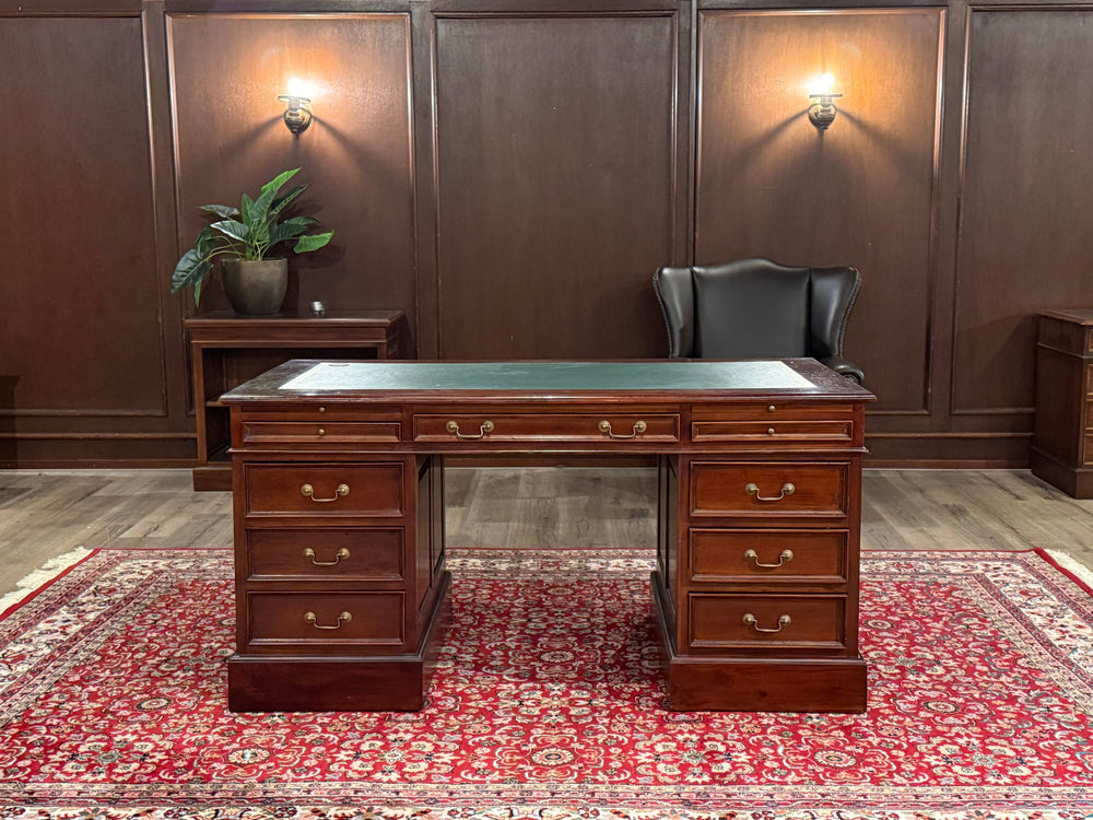 Vintage bureau, klassiek Engels bureau, mahoniehout, groen leer, 598