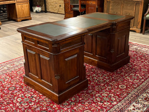Vintage bureau, klassiek Engels bureau, mahoniehout, groen leer, 569