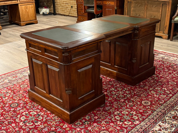 Vintage bureau, klassiek Engels bureau, mahoniehout, groen leer, 569