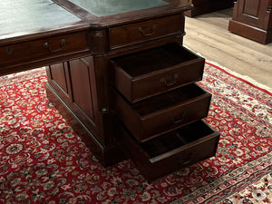 Vintage bureau, partnerdesk, klassiek Engels bureau, mahoniehout, groen leer, 616