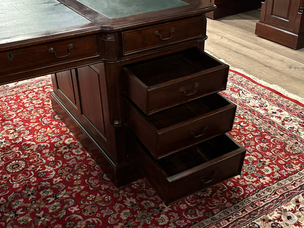 Vintage bureau, partnerdesk, klassiek Engels bureau, mahoniehout, groen leer, 616