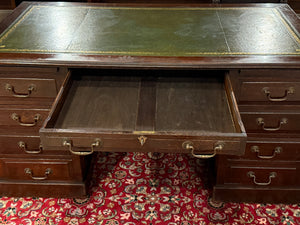 Vintage bureau, antiek Engels bureau, eikenhout, groen leer, 663