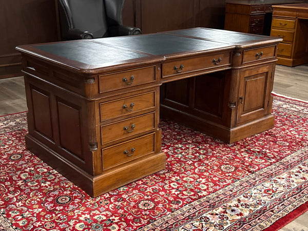 Vintage bureau, partnerdesk, klassiek Engels bureau, mahoniehout, groen leer, 632