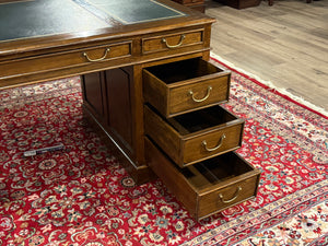 Vintage bureau, klassiek Engels bureau, eikenhout, groen leer, 600