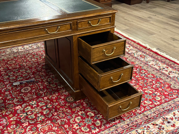 Vintage bureau, klassiek Engels bureau, eikenhout, groen leer, 600