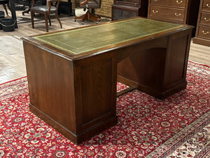 Vintage bureau, antiek Engels bureau, eikenhout, groen leer, 606