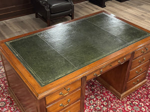 Bureau vintage, bureau anglais ancien, bois de cerisier, cuir vert, 666
