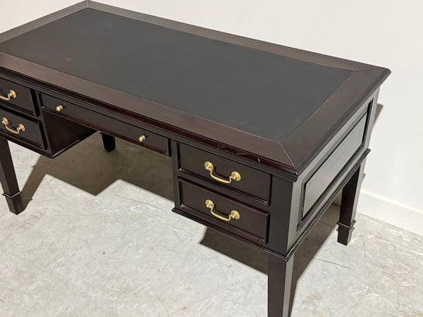 Vintage schrijftafel, klassiek Engels bureau, mahoniehout, zwart leer, 712