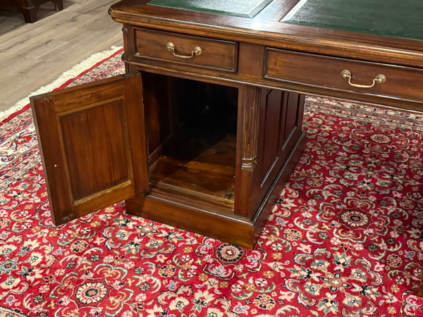 Vintage-Schreibtisch, klassischer englischer Schreibtisch, Mahagoni, grünes Leder, 636