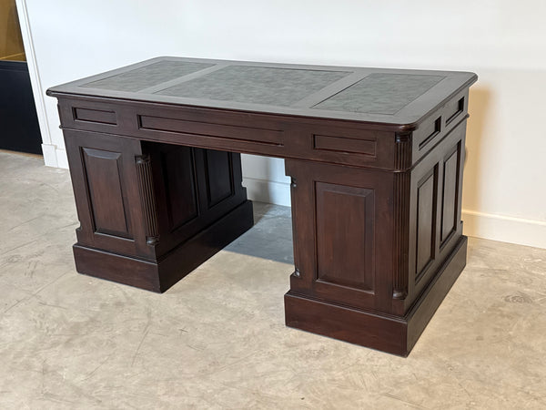 Vintage bureau, klassiek Engels bureau, mahoniehout, groen leer, 694