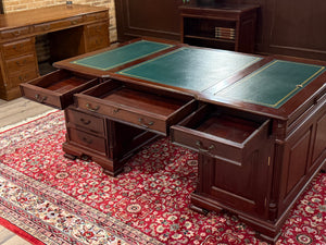 Vintage bureau, partnerdesk, klassiek Engels bureau, mahoniehout, groen leer, 671