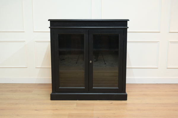 Vintage kast, vitrine kast, deurtjes met glas, mahoniehout, zwart