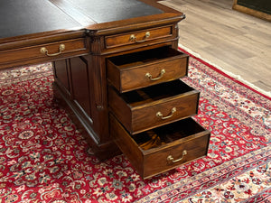 Vintage bureau, klassiek Engels bureau, mahoniehout, zwart leer, 658