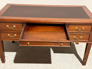 Vintage schrijftafel, klassiek Engels bureau, mahoniehout, bruin leer, 711