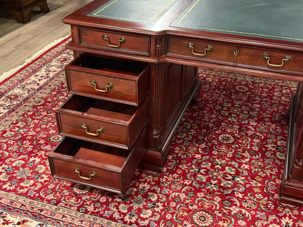 Bureau vintage, bureau anglais classique, acajou, cuir vert, 691
