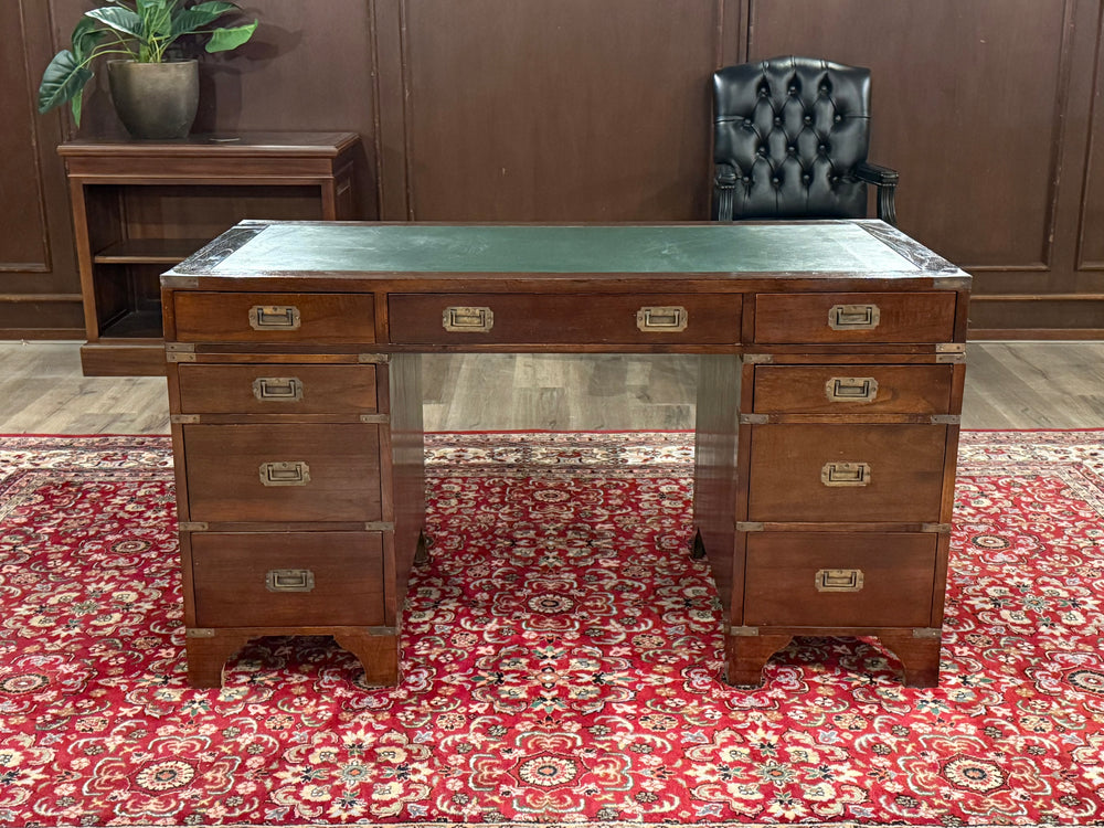 Vintage bureau, klassiek Engels bureau, mahoniehout, groen leer, 576