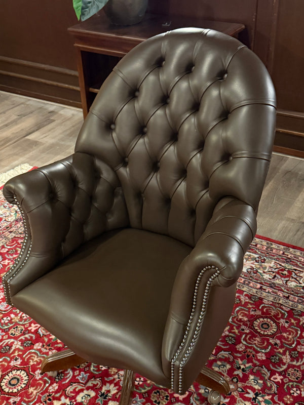 Vintage stoel, Chesterfield, eikenhout, bruin leer, 118