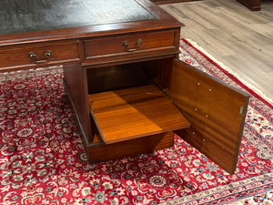 Vintage-Schreibtisch, klassischer englischer Schreibtisch, Mahagoni, grünes Leder, 642