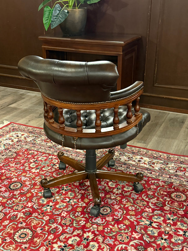 Vitrage-Sessel, Chesterfield, Mahagoni, braunes Leder, 105